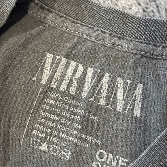 Nirvana Distressed Graphic T Shirt Mens 3XL Y2K Rock Gray Short Sleeve 19356 - Picture 6 of 10